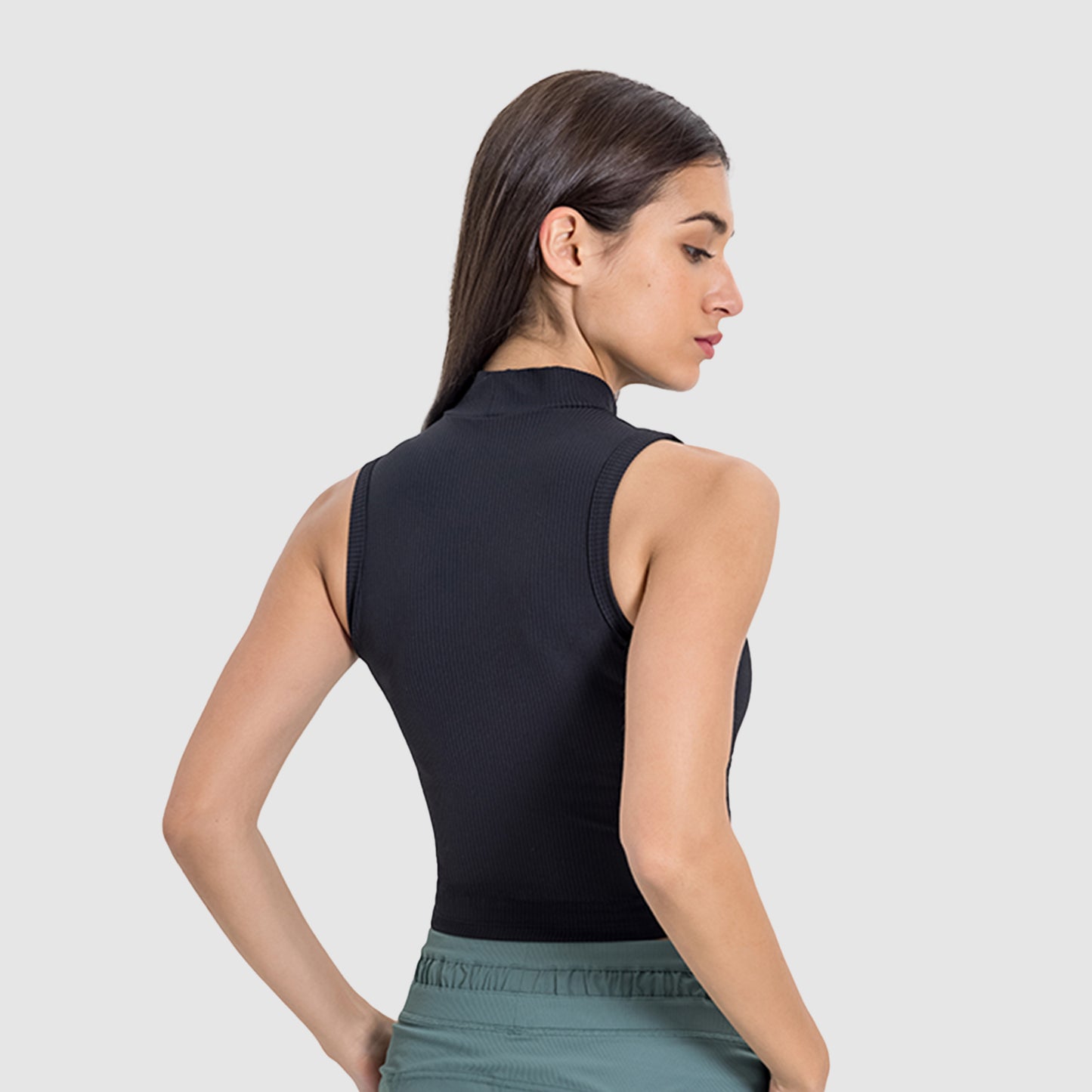 High Neck Cool Material Top in 4 Color