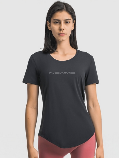 newmeロゴ入り半袖Tシャツ
