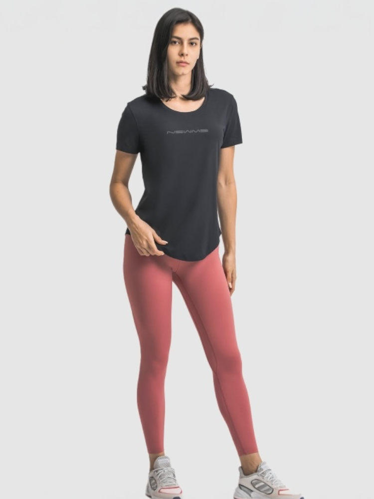 newmeロゴ入り半袖Tシャツ