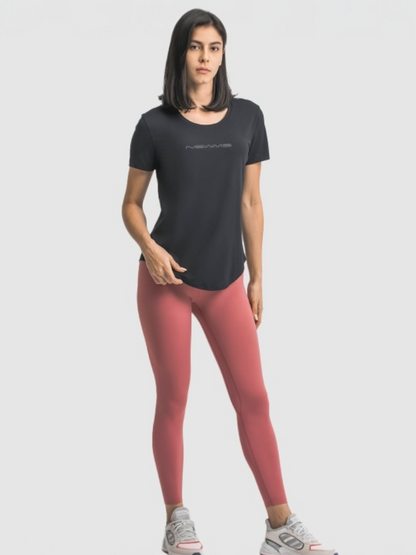 newmeロゴ入り半袖Tシャツ