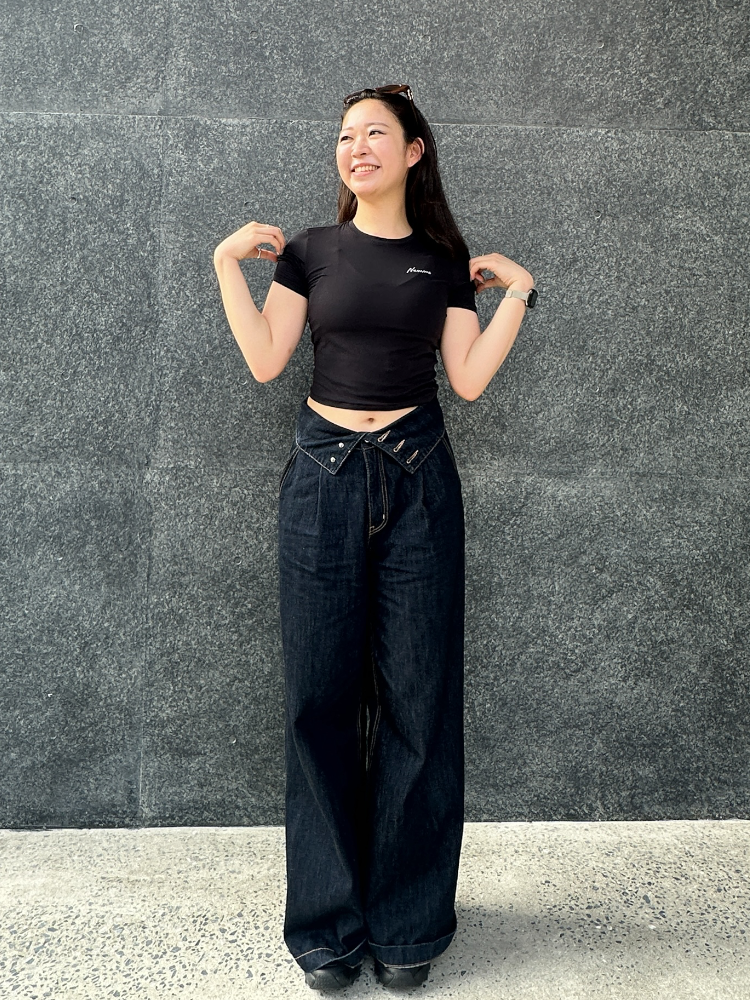 newmeロゴ入りタイトフィットTシャツ