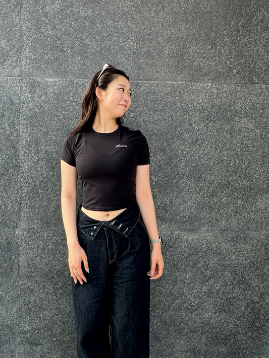 newmeロゴ入りタイトフィットTシャツ