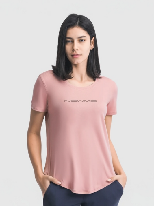 newmeロゴ入り　半袖Tシャツ