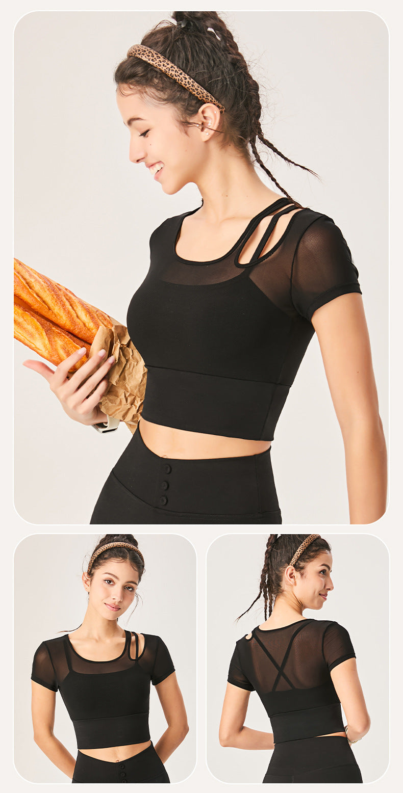 カップ付き透け感メッシュトップ_ブラック