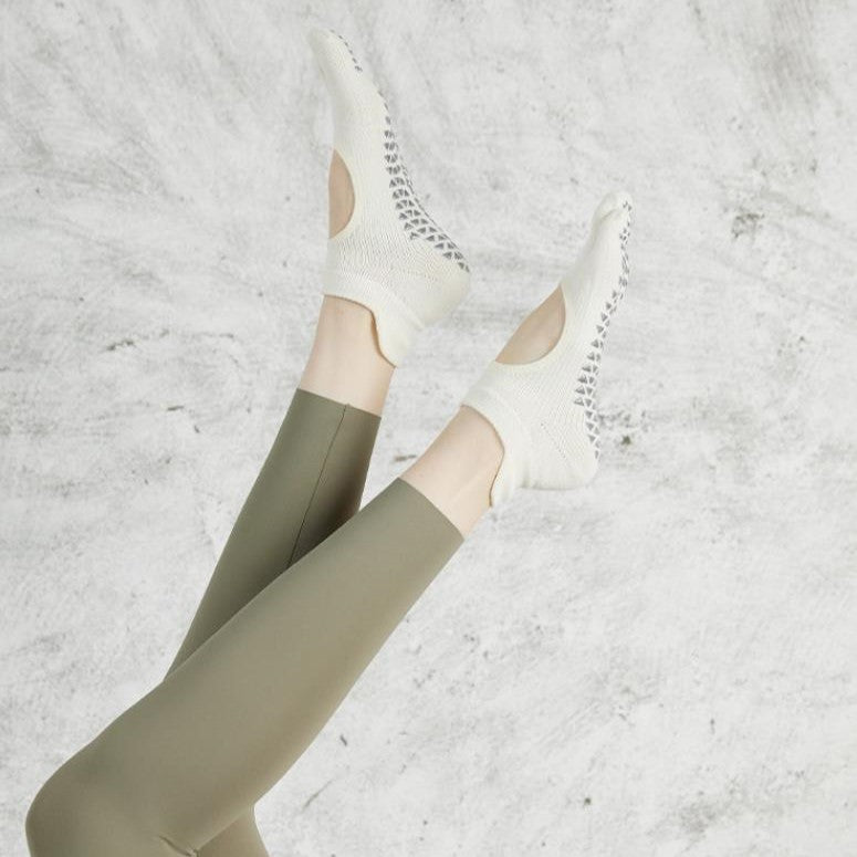 5本指滑り止めソックス_アイボリー