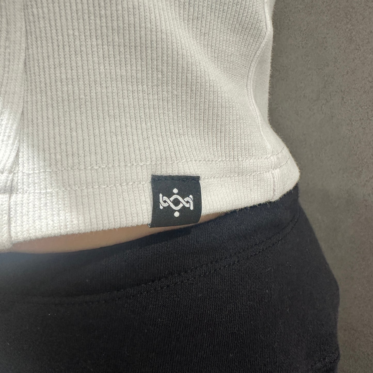 オープンバックデザインTシャツ_ホワイト