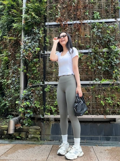 オープンバックデザインTシャツ_ホワイト