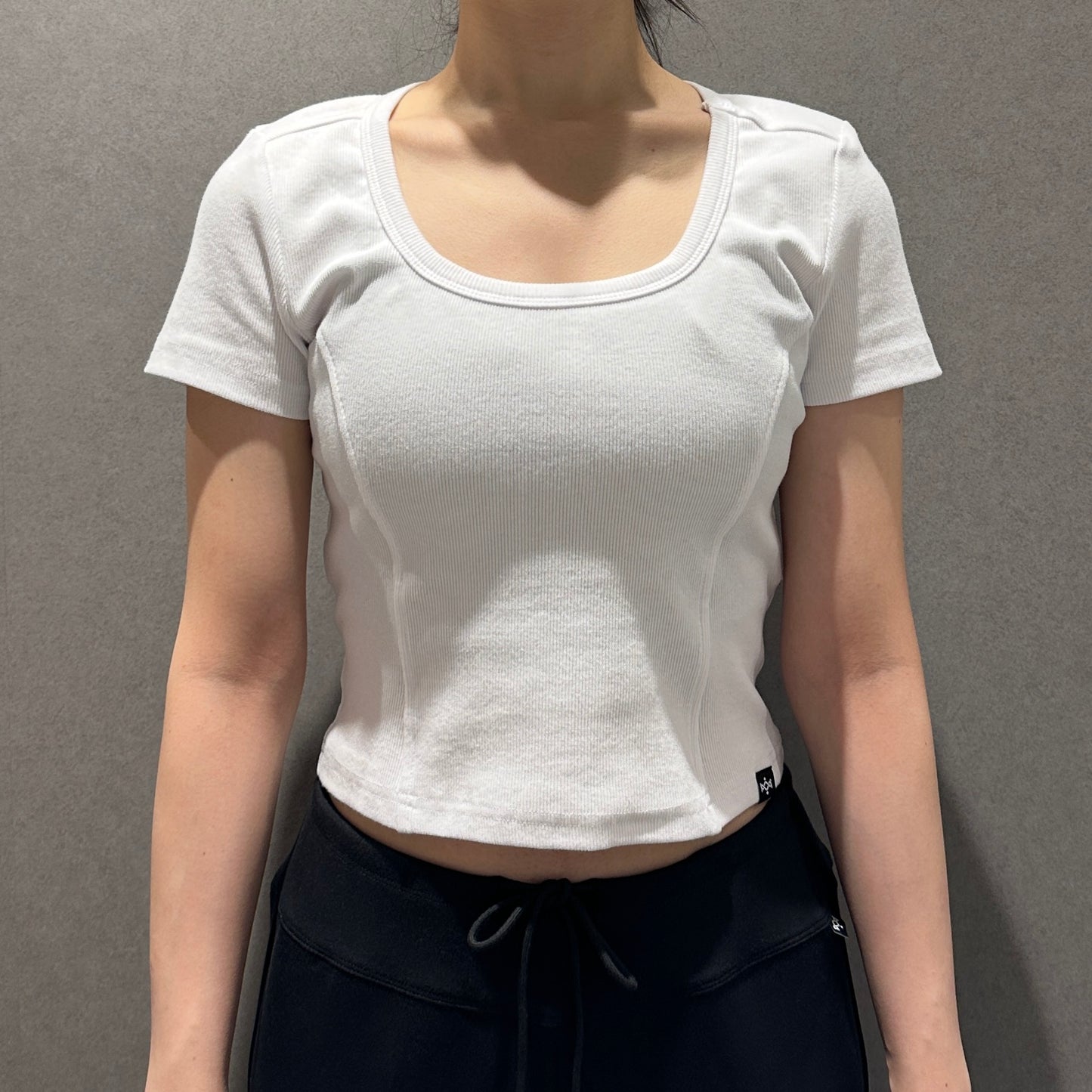 オープンバックデザインTシャツ_ホワイト