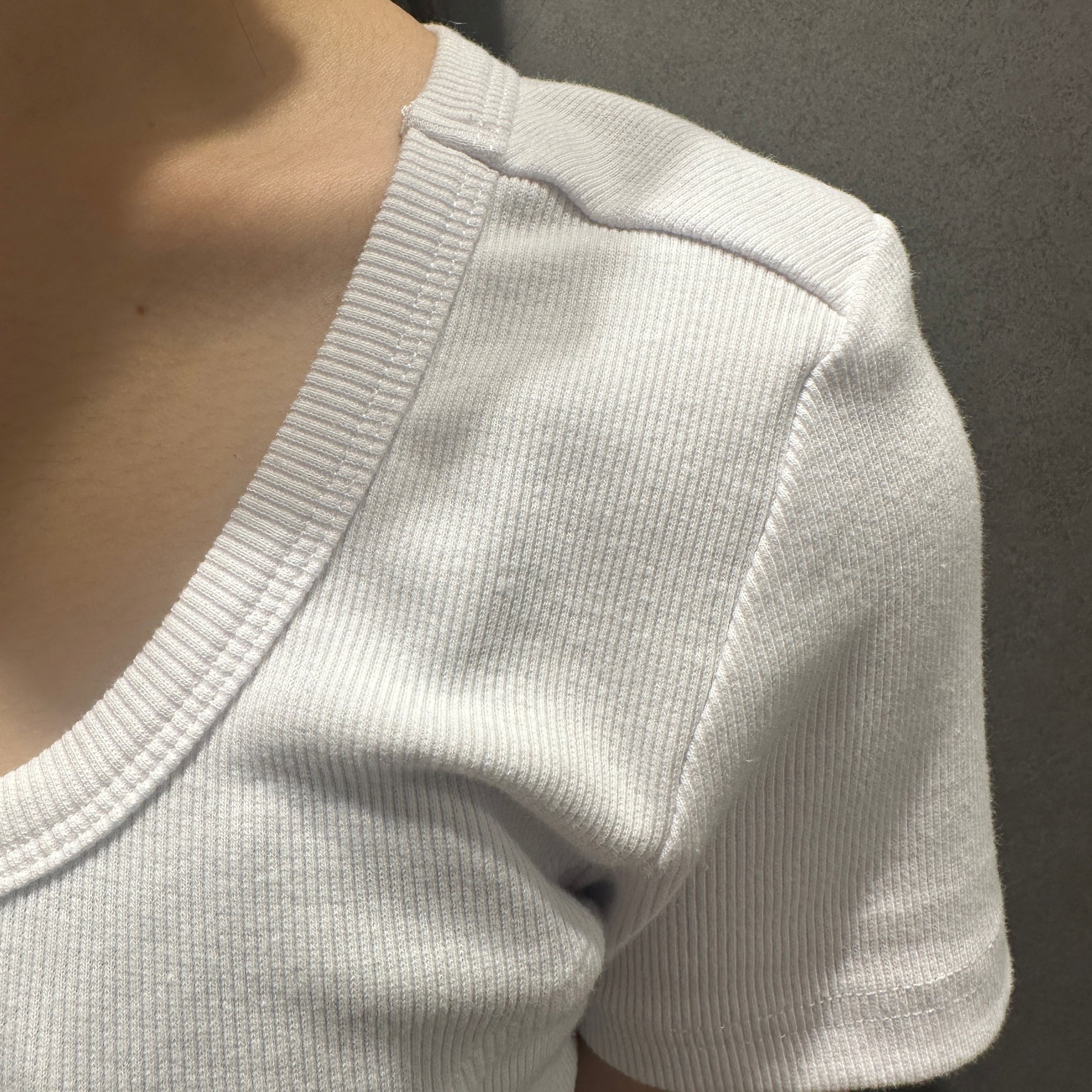 オープンバックデザインTシャツ_ホワイト