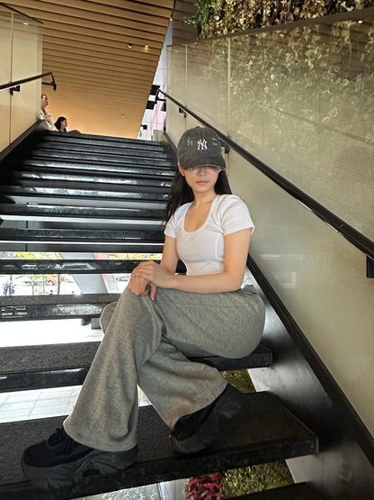 美脚シルエットストレートワイドパンツ_グレー