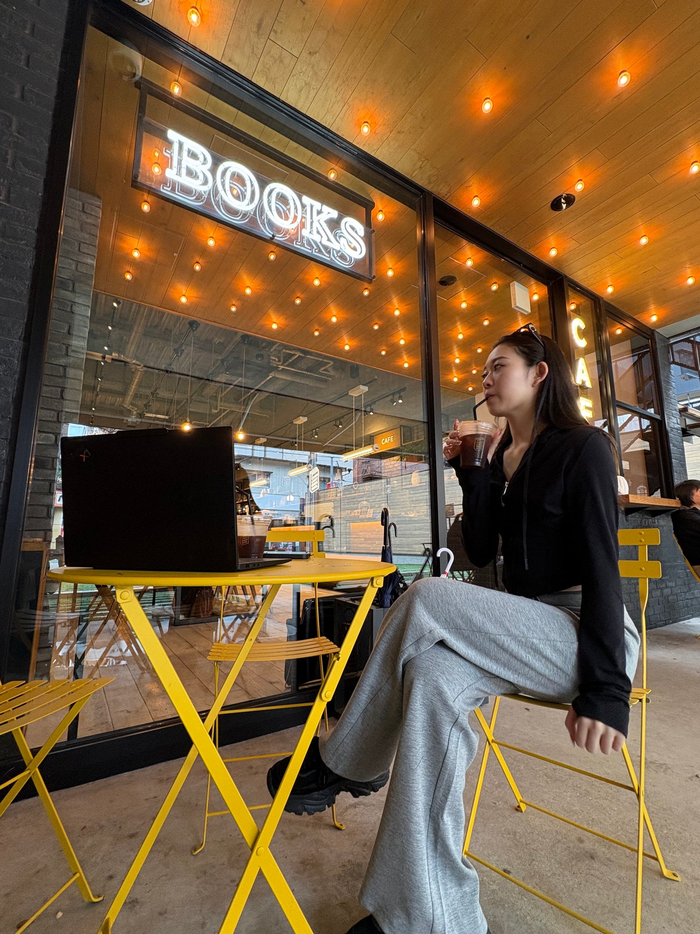 美脚シルエットストレートワイドパンツ_グレー